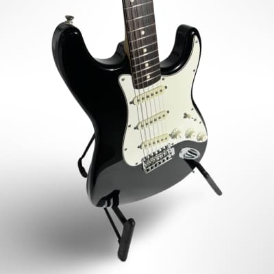 Fender Standard Stratocaster *1992* with Vintage Tremolo, Rosewood Fretboard Black image 3