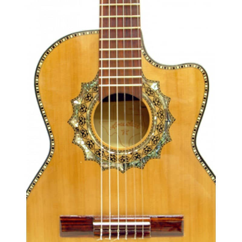 Paracho requinto outlet guitar