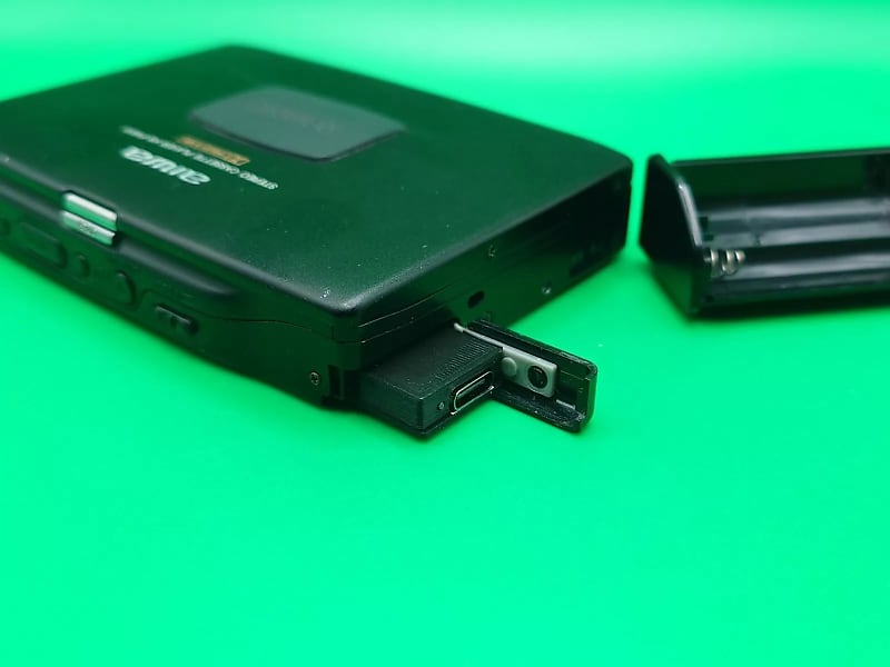 Aiwa HS PX 610 Walkman Cassette player Only red light comes
