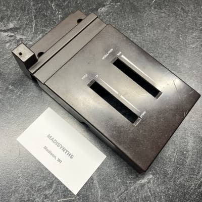 ORIGINAL Yamaha End Block, Left (CB828020) for DX7, DX9, DX5