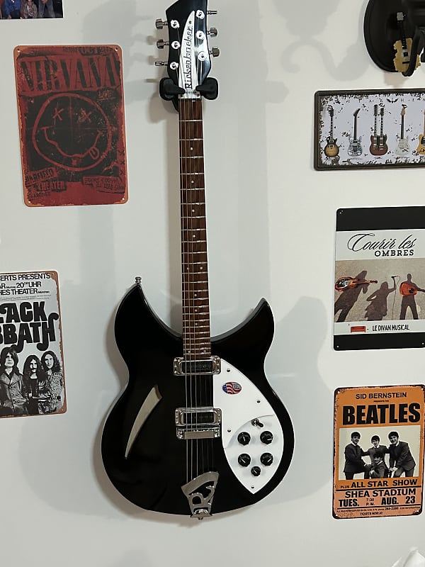 Rickenbacker 330 Jetglo 2009製 Rickenbacker 330 Jetglo 2009 Semi-Hollow w/ Hard Case From