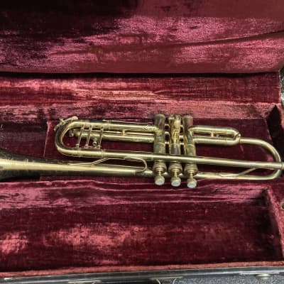 Vintage/Pre-owned Buescher TrueTone "Union Label" Series Trumpet w/ wood case image 2