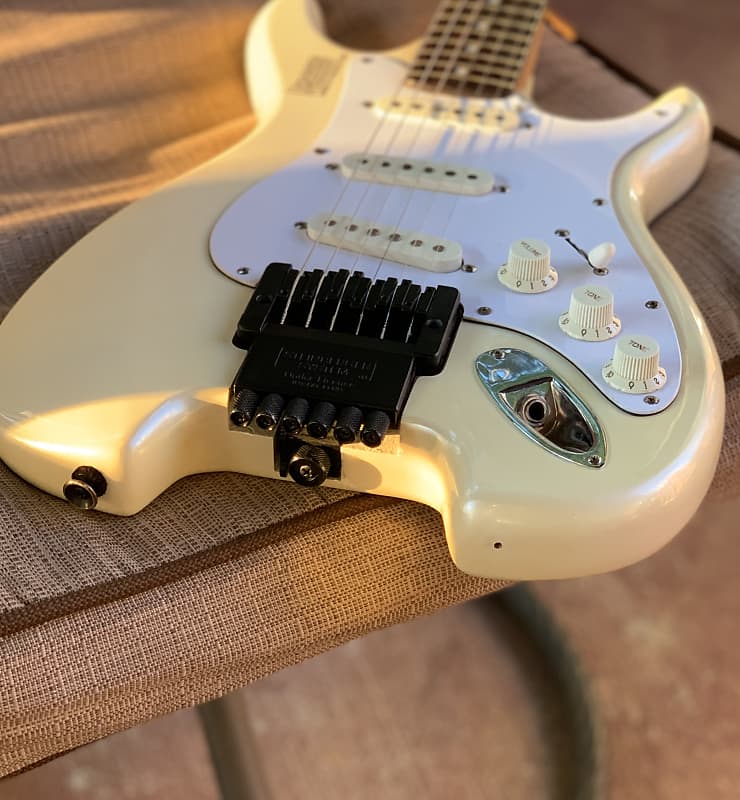 REDUCED -- Hohner S-70 1980s Cream headless stratocaster