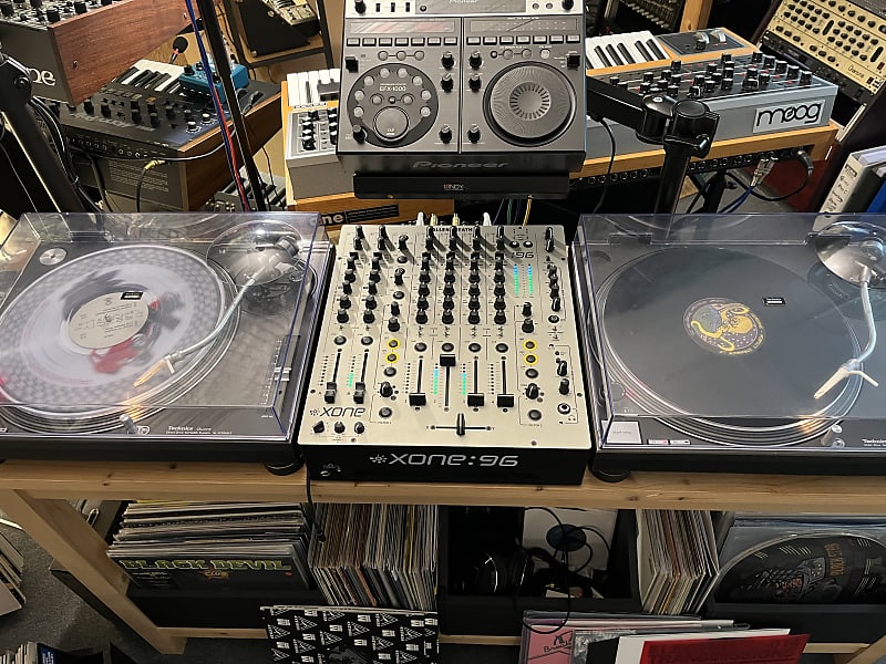 Allen & Heath XONE 96 DJ-Mixer XONE96 2021 silver | Reverb Allen & Heath XONE 96 DJ-Mixer XONE96 2021 silver | Reverb