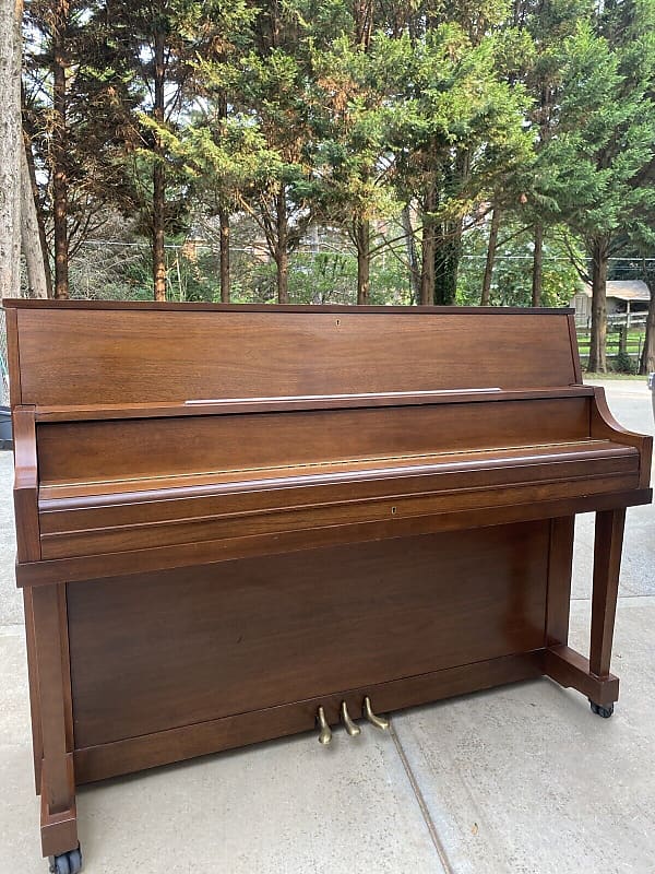 Yamaha upright piano 44'' image 1