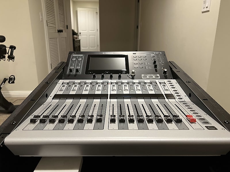 Yamaha TF1 40 Input Digital Mixing Console 2015 Present Reverb