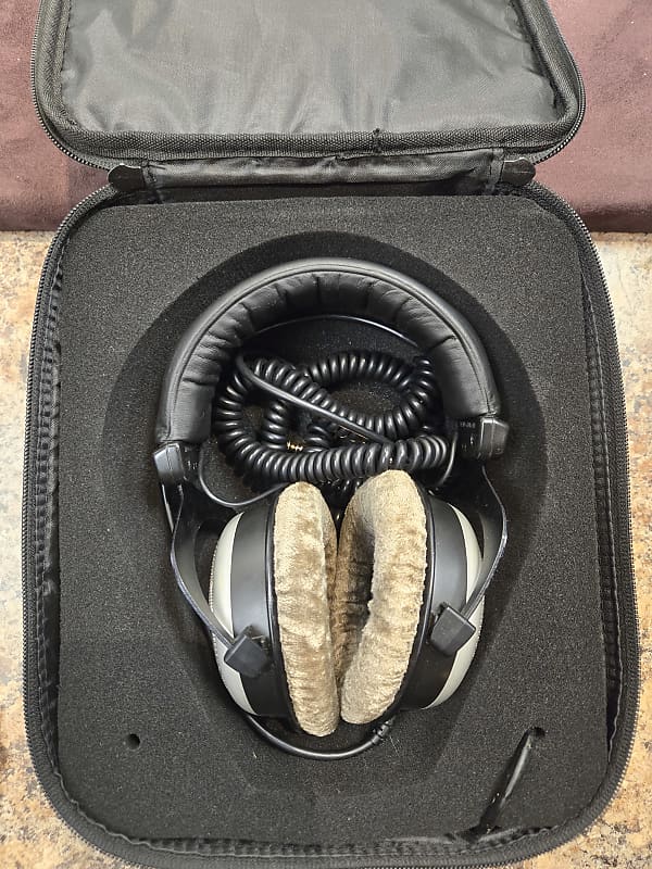 Beyerdynamic DT-880 Pro Studio Headphones 2010s - Black/Silver  			