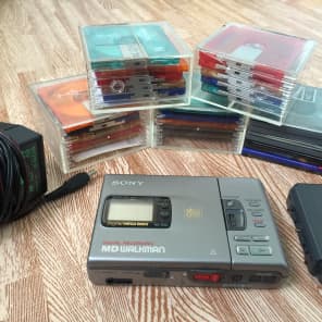 商品画像：Sony MD Walkman MZ-R30 Minidisc Recorder Silver Headphone 4