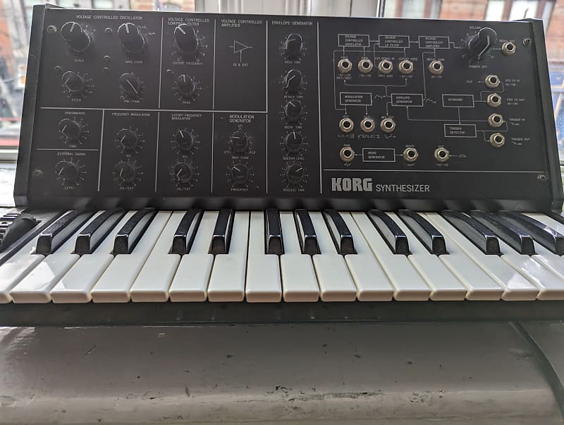 KORG MS-10 - 鍵盤楽器