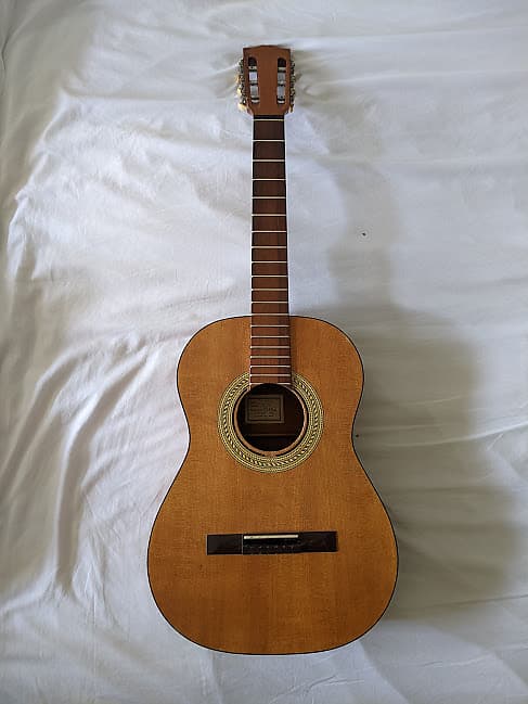 Gibson c1 classical guitar deals serial number