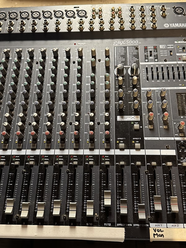 DJ機材 YAMAHA EMX 5000-12 Yamaha EMX 5000-12 Channel Powered Mixer, Used in good