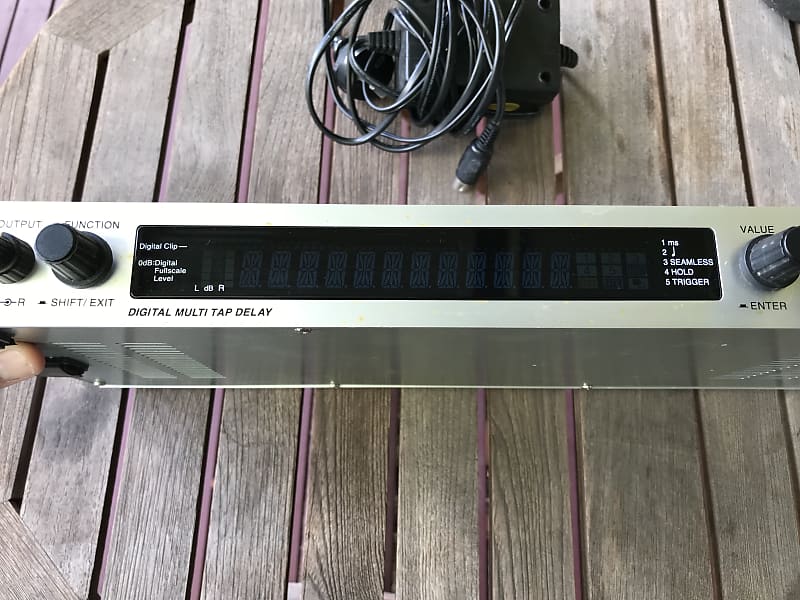 ギター KORG DL8000R Digital MultiTap Delay Korg DL8000R Multi Tap Delay | Reverb Canada