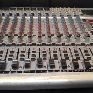 Amazon.com: Behringer EURORACK UB2222FX-PRO Ultra-Low Noise