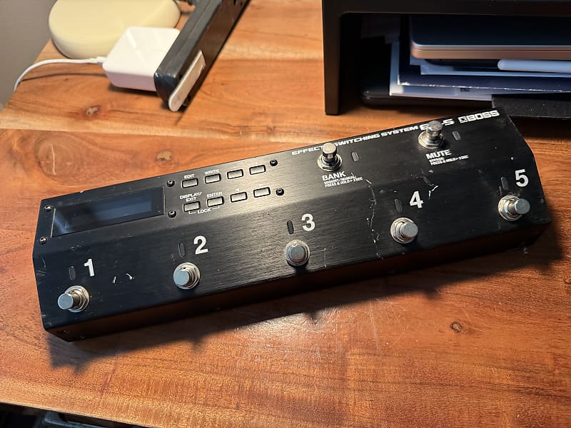 Boss ES-5 Effects Switching System