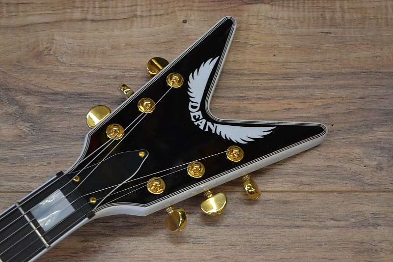 Dean V Custom (2019) - ヴィンテージホワイト Dean Christian Martucci Model V Custom 2019 Vintage White