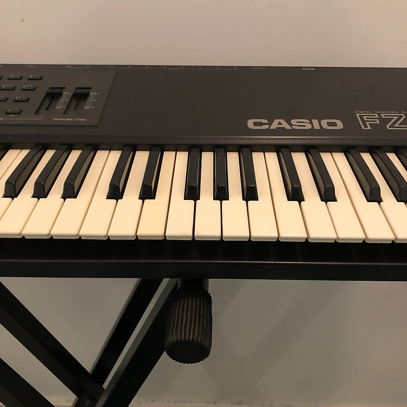 Casio Dygital Sampling Synthesizer Keyboard FZ-1 USED