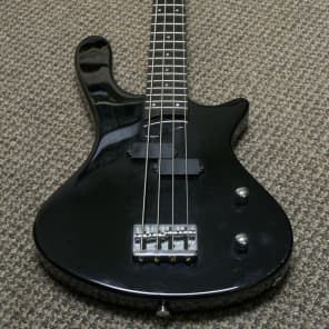ベース Washburn T12 Washburn Taurus T12 Electric Bass Pack Black | Guitar Center