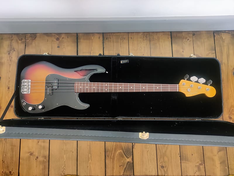 Fender Japan Precision Bass 1999-2002 - Three tone sunburst