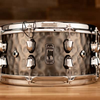 Mapex 14x6.5 Black Panther Persuader Hammered Brass Snare Drum