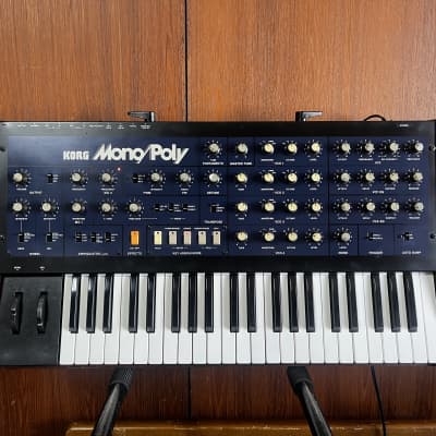 Korg Mono/Poly monophonic/polyphonic Synthesizer w/ gig bag