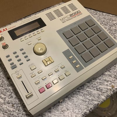 Akai MPC2000 MIDI Production Center 1997 - 2001 - Grey image 3
