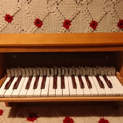chromatic toy piano Michelsonne Paris 30 keys - see video image 2