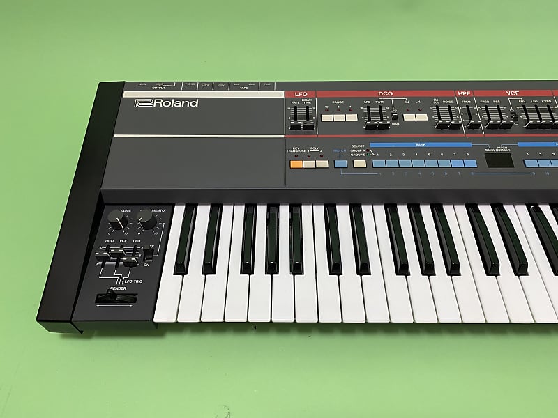 Roland Juno-106 fully serviced, with original documents + new voice chips.