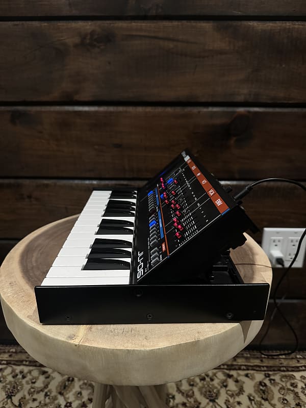 Roland JU-06 Boutique Series Synthesizer w/ K-25m Keyboard