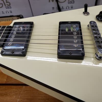 Hamer USA Vector  V shape in White with case and C.O.A. ebony fingerboard, near mint image 10