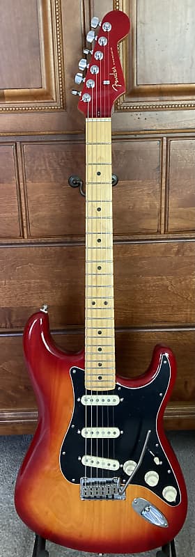 Fender Ultra Luxe Stratocaster 2021 - Plasma Red image 1