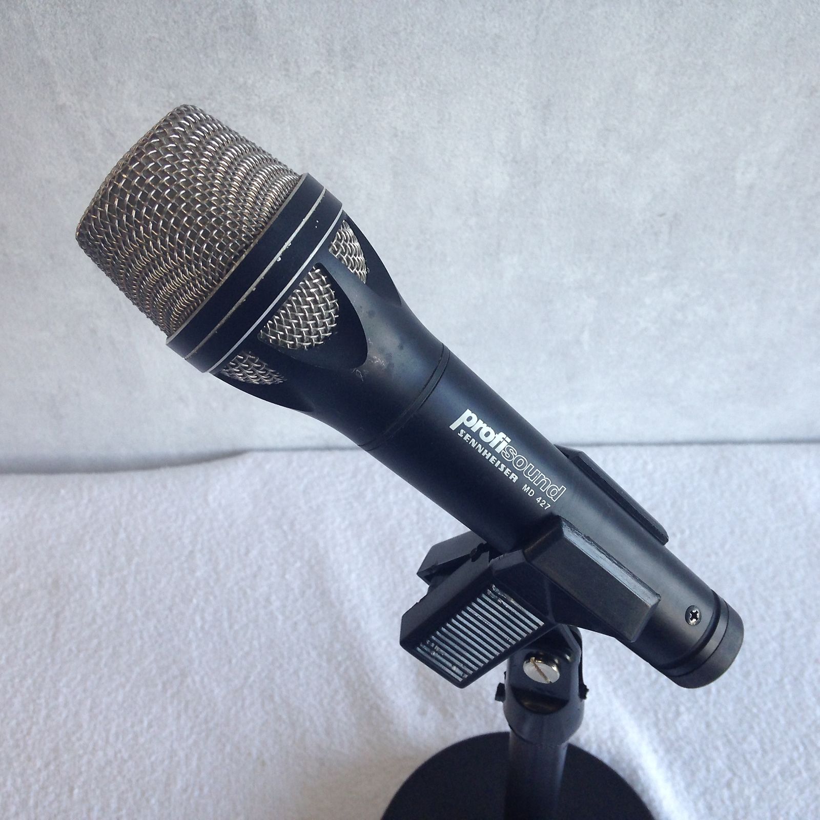 Sennheiser MD 427 ProfiSound Handheld Cardioid Dynamic Microphone