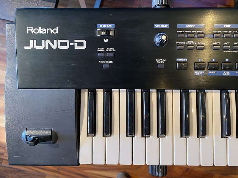 引渡先決定【美品】JUNO-D Roland シンセサイザー 室内使用 - 鍵盤楽器