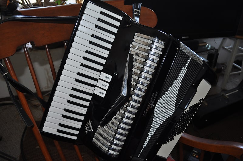 Free bass deals accordion for sale