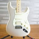 Fender Deluxe Stratocaster HSS with Maple Fretboard Blizzard Pearl