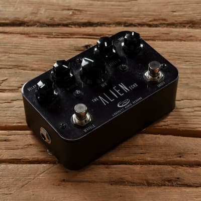 Rockett Alien Echo Delay – Motor City Guitar