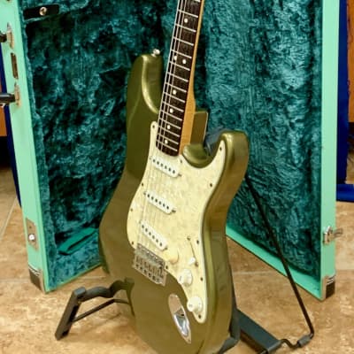 Fender Stratocaster Deluxe Series With Active Pick-Ups  2000-2001 - Sage Green With Teal Hard Case image 11