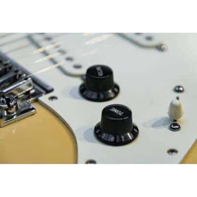 1983 Fender Standard Stratocaster (USA) with Maple Fretboard ivory white image 21