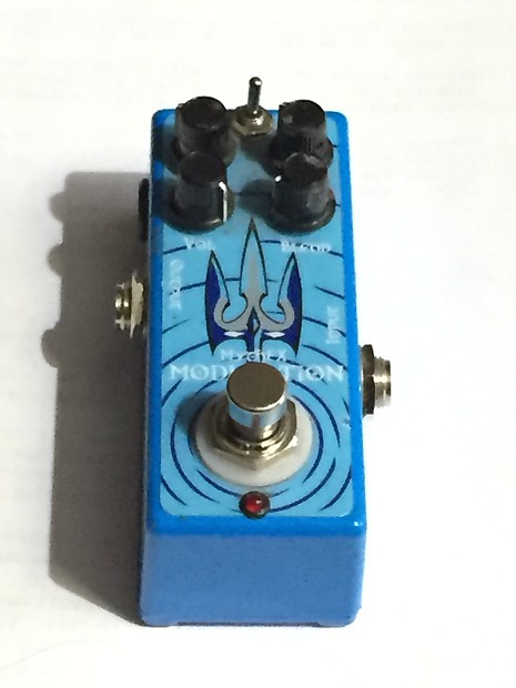 Myth FX Triton USA Chorus - Tremolo. - Reverb - Phase