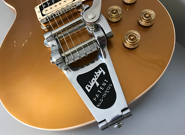Gibson Les Paul Classic Gold Top with Bigsby and Zebra Puå«s Gibson Les Paul Classic Gold Top with Bigsby and Zebra Puå«s