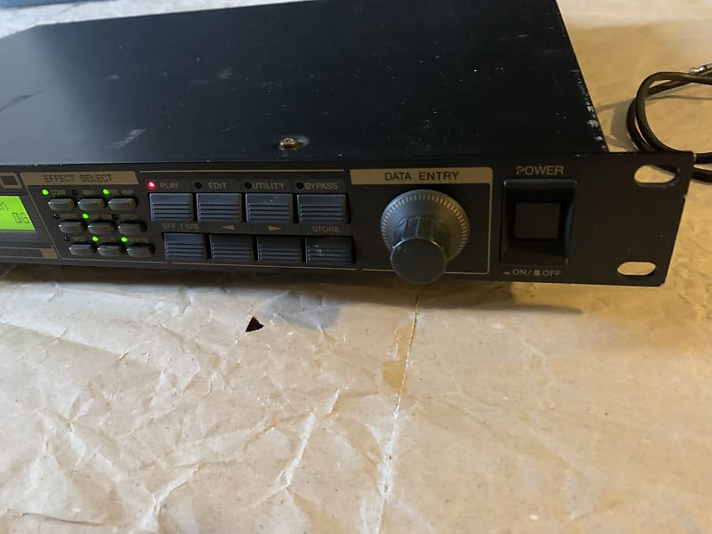 【中古】YAMAHA FX770 GUITAR EFFECT PROCESSOR Yamaha FX770 Guitar Effect Processor 1U Rack Mount tested