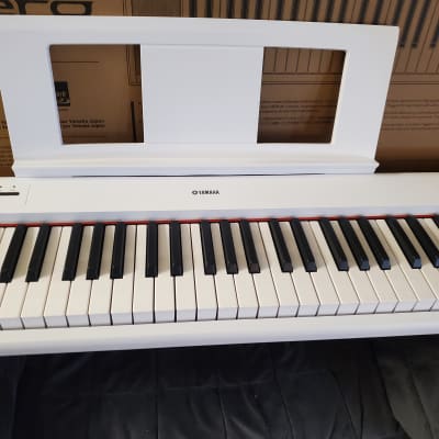 Yamaha Piaggero NP-12 Portable Piano 2016 - Present - White image 8