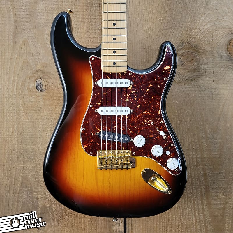Fender Deluxe Players Stratocaster MIM Electric Guitar Sunburst Used