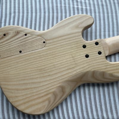 MG Bass MGBASS JB1 SPALTED MAPLE 5-string bass, Made in USA, SPALTED MAPLE top, ASH body, 3-piece MAPLE neck, EBONY fretboard, BARTOLINI pickups and preamp, Italia Leather Straps 4” wide Acorn Amber strap, GATOR hardshell case image 15