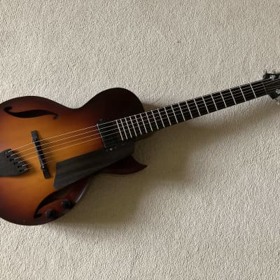 Benedetto Andy 3/4 size archtop - Antique Burst image 2