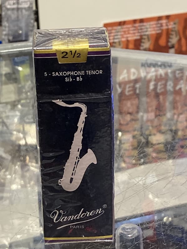 Vandoren Saxophone tenor reeds 2 1/2 (5) pack image 1