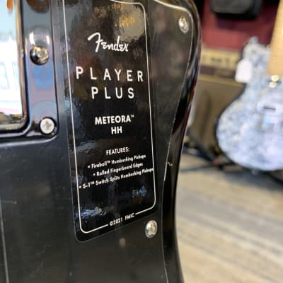 Fender Player Plus Meteora® HH, Maple Fingerboard, Silverburst w/bag DEMO image 3