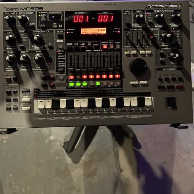 Roland MC-505 Groovebox 1998 - 2002 - Gray