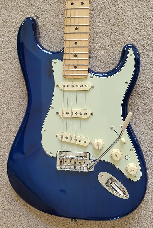 Fender Deluxe Stratocaster 2017 - 2019