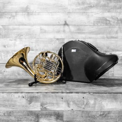 Conn 6D French Horn Outfit image 8