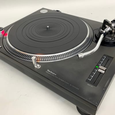 2 Technics SL-1200 MK3 DJ Turntable with Dustcover & Vestax Mixer
